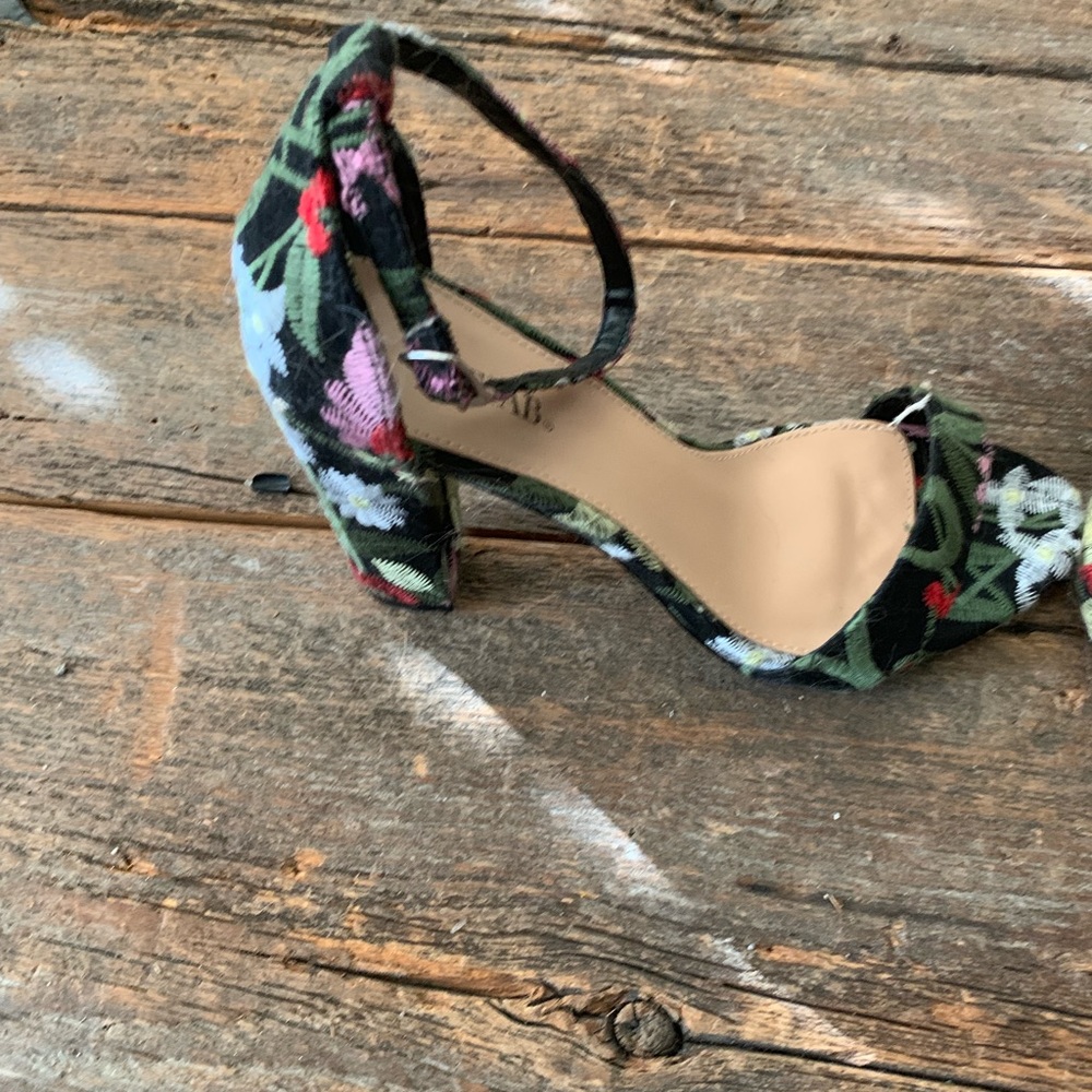High heels - Picture 3 of 3